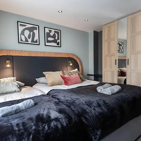October Disc - Long - Contractors Apartment Bristol