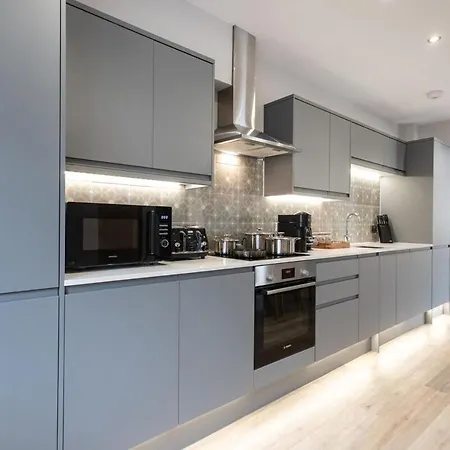 October Disc - Long - Contractors Apartamento Bristol
