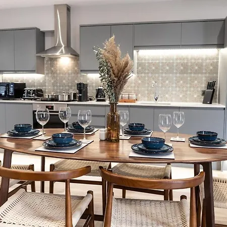 October Disc - Long - Contractors Apartamento *